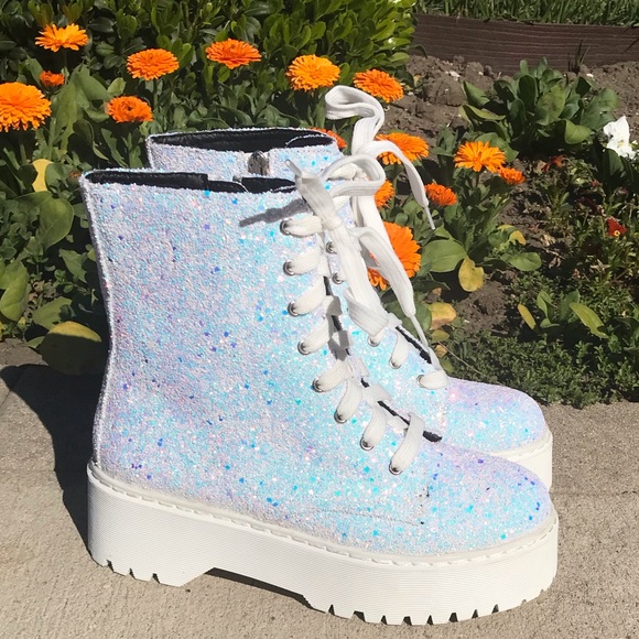 New white boots 5 & 8 left - Picture 9 of 11